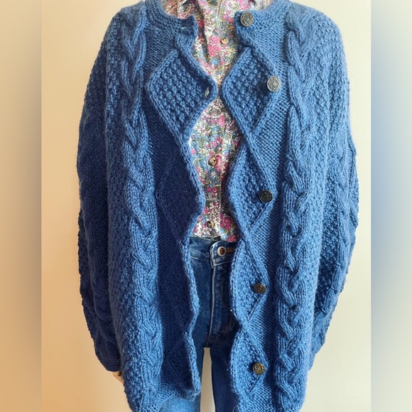 Wool sweater hand knit in Nepal. - Picture 2 of 3